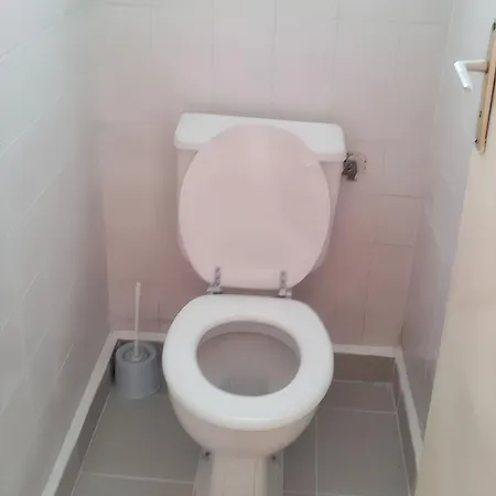 Apartment Confortable A Avec Terrasse Hyeres