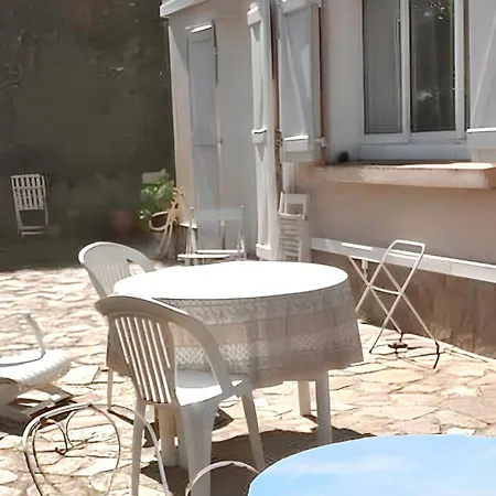 Confortable A Avec Terrasse Apartment Hyeres