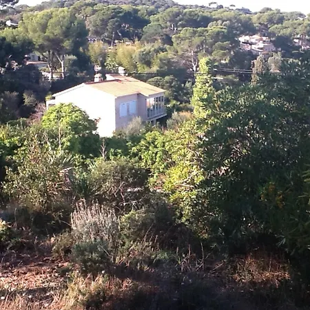 De 2 A A 400 M De La Avec Jardin Amenage Et Wifi Appartement *
